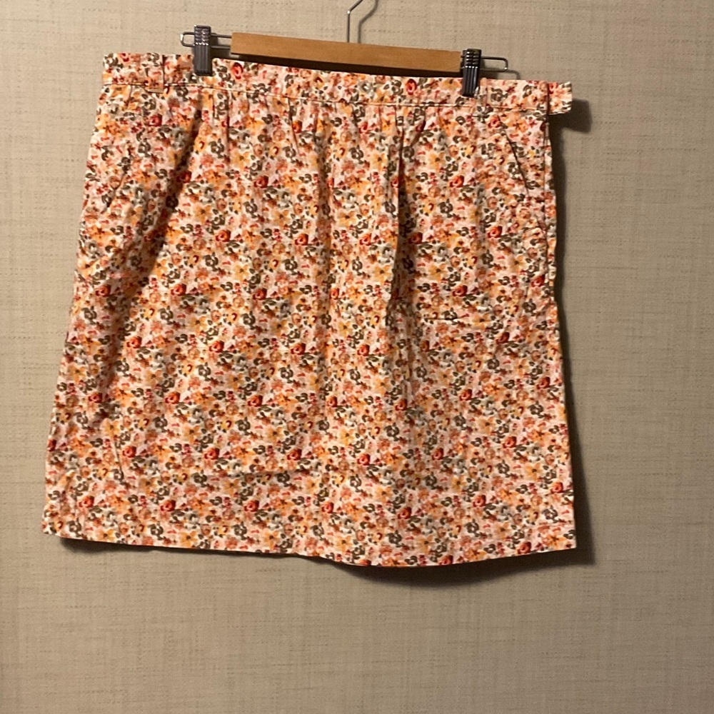 Izod Women's Mini Skirt with Floral Pattern